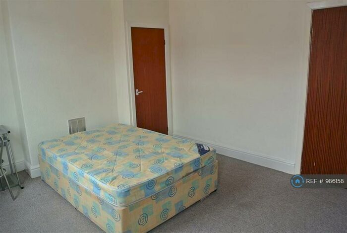 3 Bedroom Terraced House To Rent In Hibbert Street, Manchester, M14