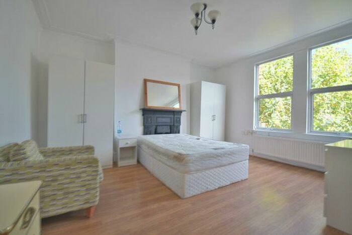 3 Bedroom Flat To Rent In Widdenham Rd, Holloway, N7