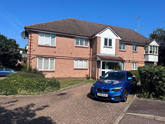 1 Bedroom Flat For Sale In Bornedene, Potters Bar, EN6