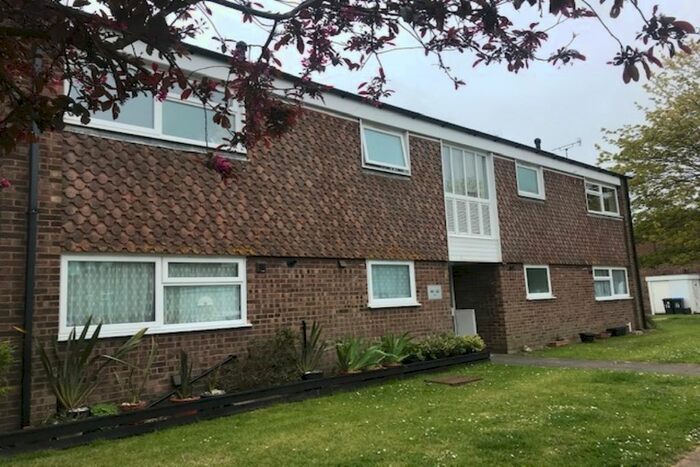 1 Bedroom Flat To Rent In Linley Road, Broadstairs, Kent, CT10