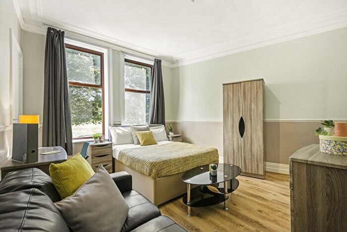 1 Bedroom Terraced House To Rent In Hyde Park Road, Leeds, LS6