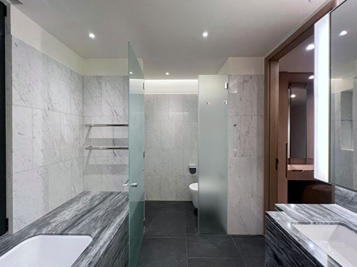 3 Bedroom Flat To Rent In River Park Tower, London, SW8