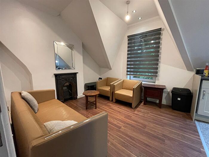 2 Bedroom Flat To Rent In Albany Road, Roath, Cardiff, CF24