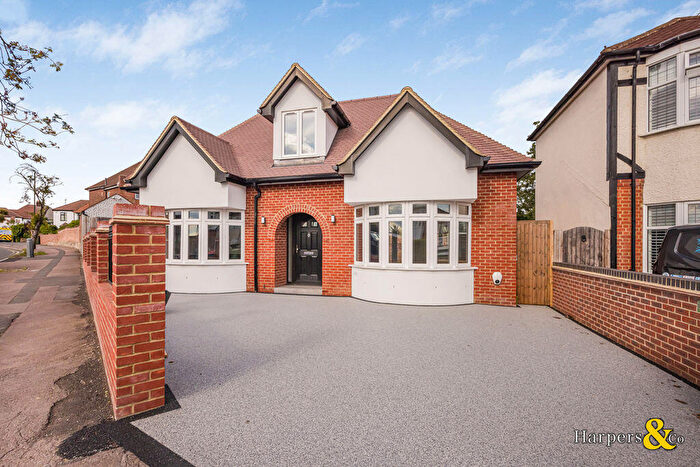 2 Bedroom Bungalow For Sale In Beechway, Bexley, DA5