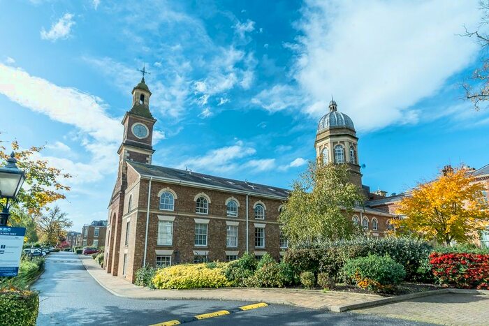 2 Bedroom Flat To Rent In Princess Park Manor, Royal Drive, London, N11