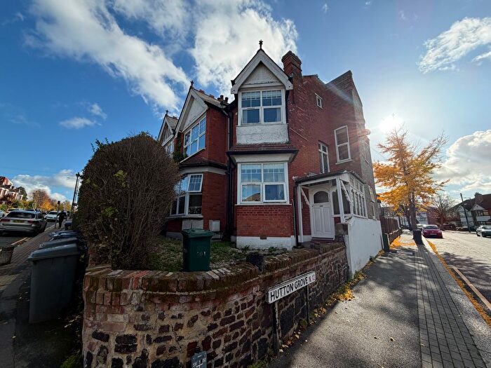 3 Bedroom Flat To Rent In Nether Street, London, N12