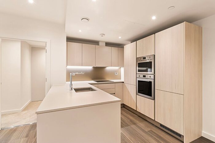 1 Bedroom Flat To Rent In Nine Elms Lane, London, SW11