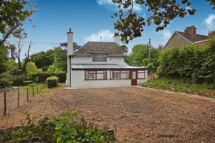 3 Bedroom Detached House To Rent In Guildford Road, Clemsfold, Horsham, RH12