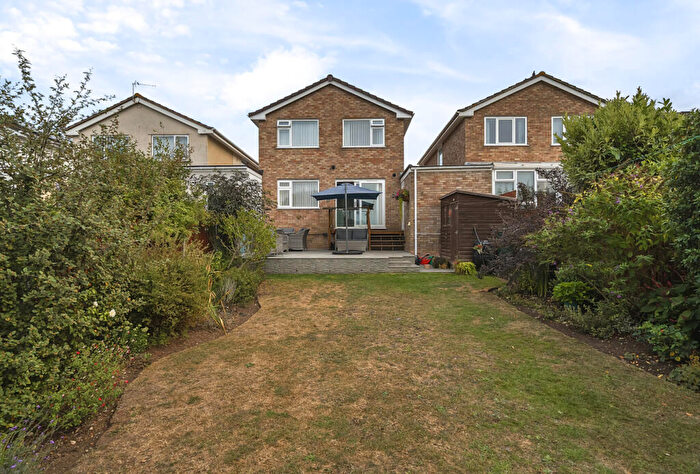 4 Bedroom Link Detached House For Sale In Oakleigh Gardens, Oldland Common, Bristol, Gloucestershire, BS30