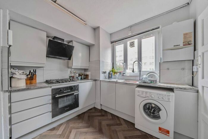 3 Bedroom Flat To Rent In Green Lanes, Finsbury Park, London, N4