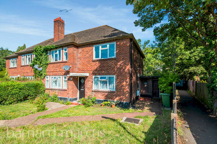 2 Bedroom Maisonette To Rent In Avon Close, Worcester Park, KT4