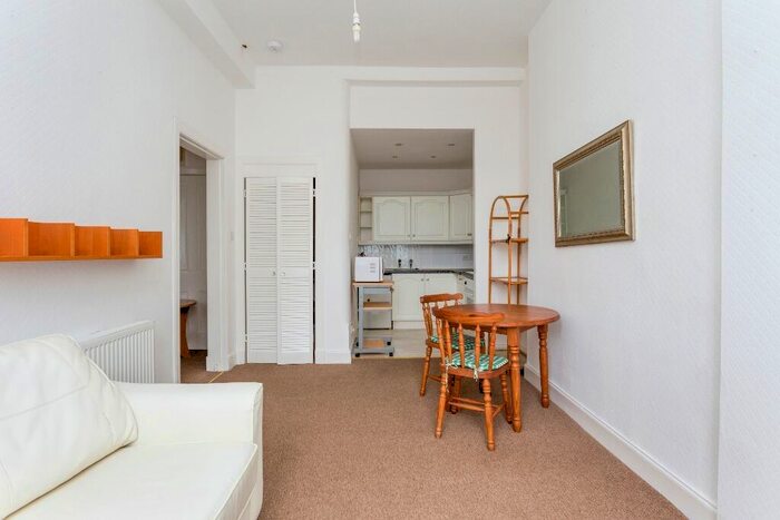 1 Bedroom Flat To Rent In Rossie Place, Abbeyhill, Edinburgh, EH7