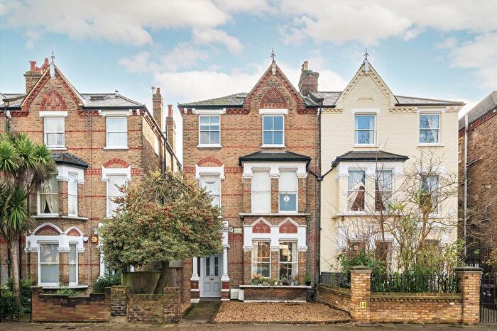 3 Bedroom Flat For Sale In Harvard Road, Chiswick, W4