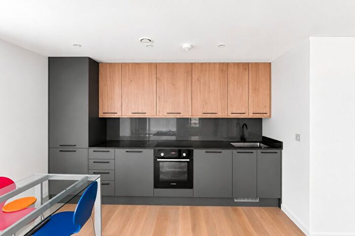 1 Bedroom Flat To Rent In Osborn Street, Liverpool Street, E1