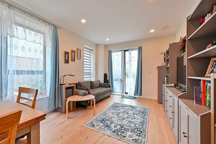 2 Bedroom Flat For Sale In Hanwell, Ealing, Hanwell, W7