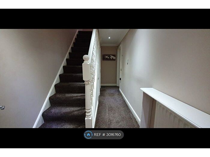 3 Bedroom Terraced House To Rent In Cross St, Gateshead, NE8