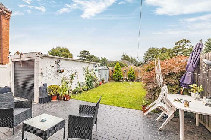 3 Bedroom Semi-Detached House For Sale In Westfield Road, Slough, SL2