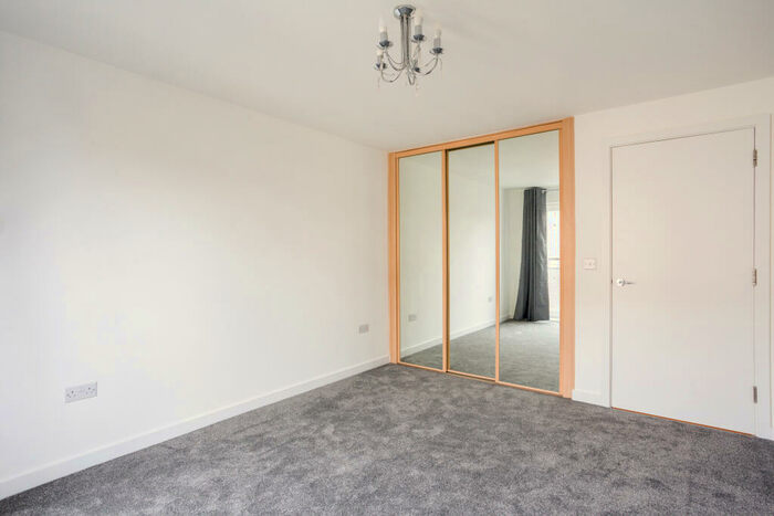 2 Bedroom Apartment To Rent In Bridge Wharf, Chertsey, KT16