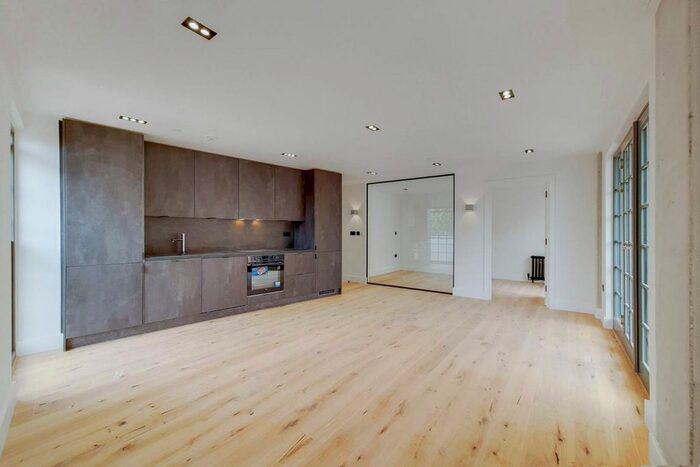 2 Bedroom Flat To Rent In Heaton Road, Peckham, London, SE15