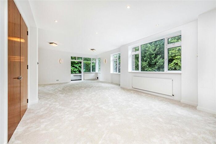 4 Bedroom Apartment To Rent In Avenue Road, St John's Wood, London, NW8