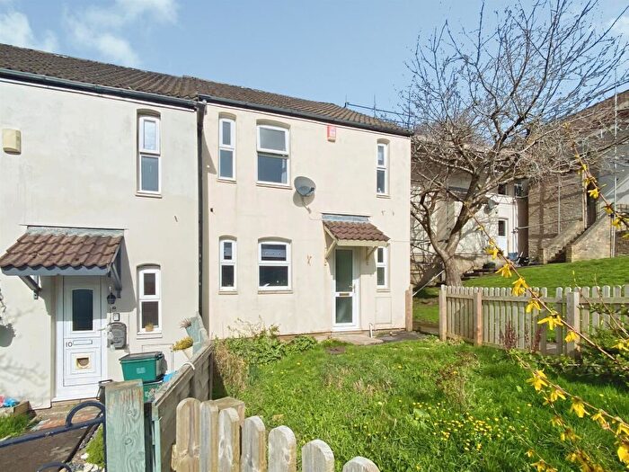 2 Bedroom Apartment For Sale In Huish Court, Radstock, BA3