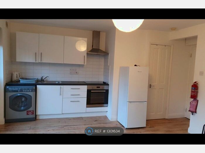 Studio To Rent In Stable Walk, London N2