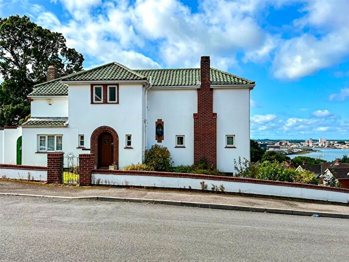 3 Bedroom Detached House For Sale In Bitterne Way, Southampton, Hampshire, SO19