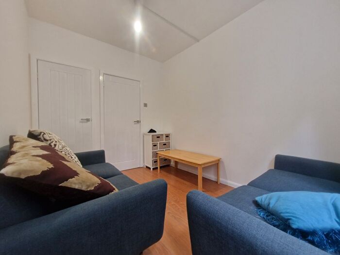 1 Bedroom Flat To Rent In Lindley Street, Whitechapel, London, E1