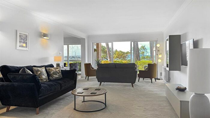 2 Bedroom Flat To Rent In Sandbanks Road, Evening Hill, BH14