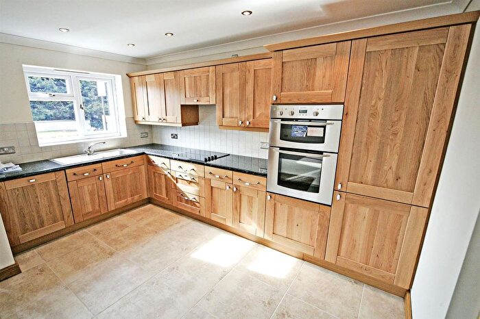 1 Bedroom Detached Bungalow For Sale In Vincent Close, Newmarket, CB8