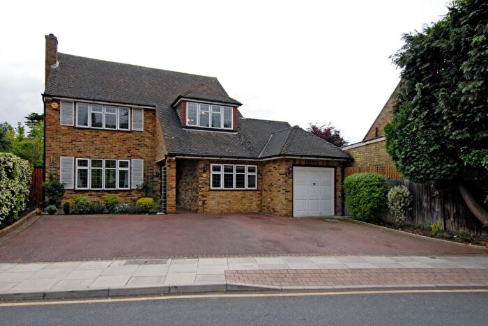 4 Bedroom House To Rent In Blagdens Close, Southgate, London, N14