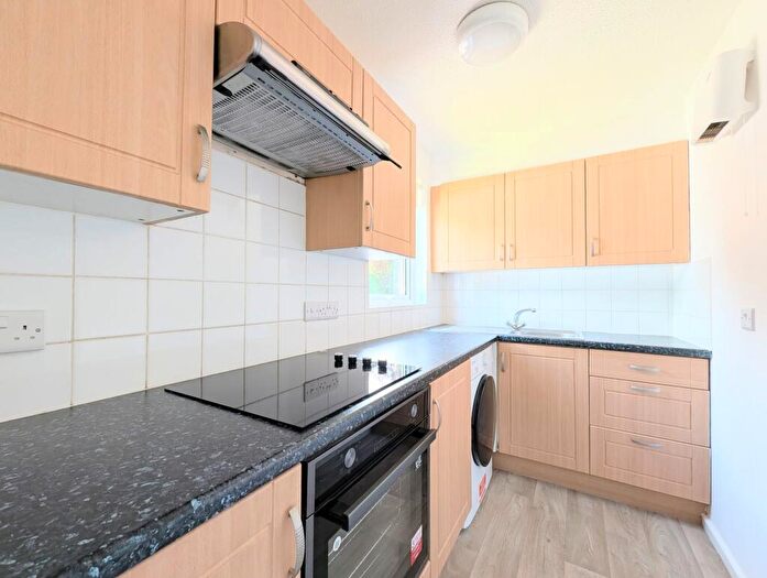 Studio To Rent In Kingslea, Horsham, RH13