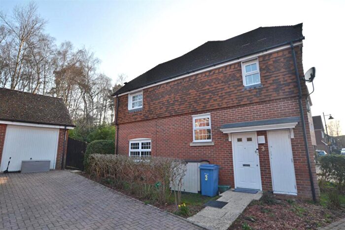 3 Bedroom House To Rent In Falconer Road, Fleet, GU51