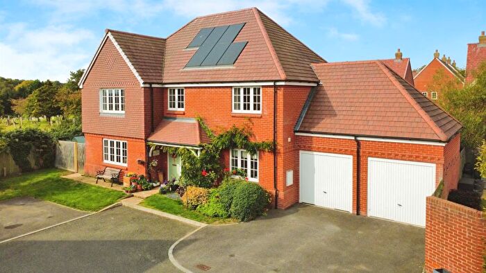 5 Bedroom Detached House For Sale In Coach Barn Lane, Hailsham, BN27