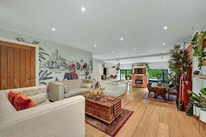 5 Bedroom Detached House To Rent In Hanger Hill, Weybridge, Surrey, KT13