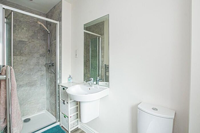 3 Bedroom End Of Terrace House For Sale In Shackleton Grove, Leighton Buzzard, LU7