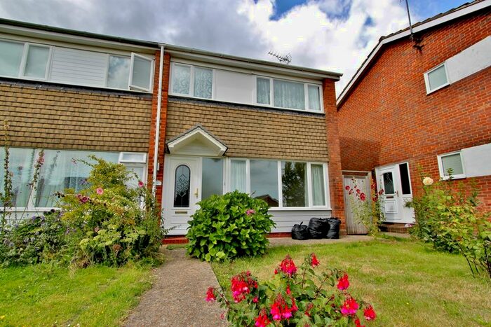 3 Bedroom House To Rent In Greenacres Ring, Littlehampton, BN16