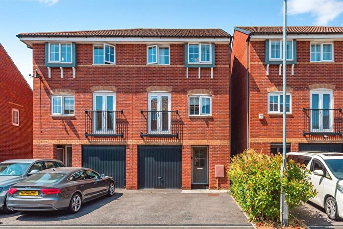 3 Bedroom Town House For Sale In Greycing Street, Swindon, SN25