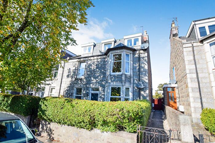 3 Bedroom Flat For Sale In Broomhill Road, Aberdeen, AB10
