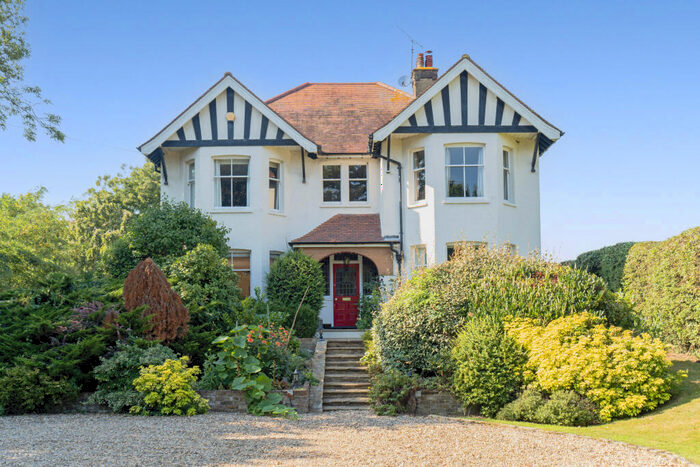 5 Bedroom Detached House For Sale In Coopers Green Lane, St. Albans, AL4