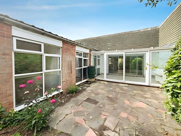 3 Bedroom Bungalow For Sale In Martin Close, Windsor, Berkshire, SL4