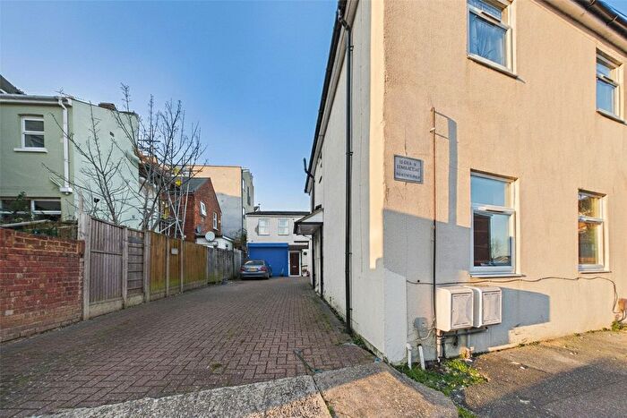 2 Bedroom Flat To Rent In Halimote Road, Aldershot, Hampshire, GU11