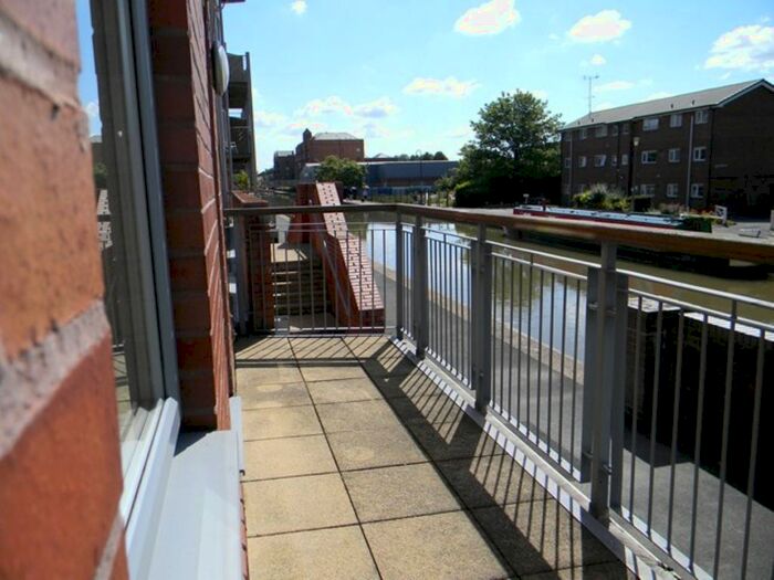 2 Bedroom Flat To Rent In Shot Tower Close, Chester, CH1