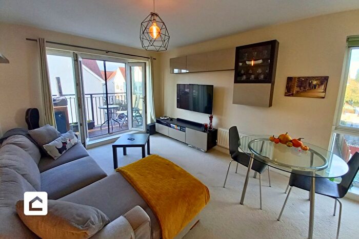 2 Bedroom Flat For Sale In The Moors, Redhill, Surrey, RH1