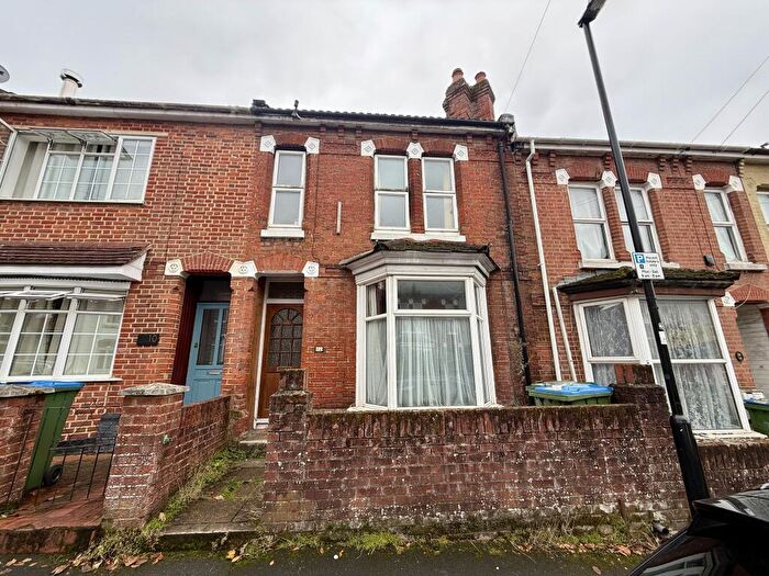 5 Bedroom House To Rent In Milton Road, SO15