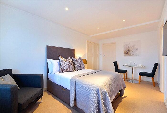 1 Bedroom Flat To Rent In Hill Street, Mayfair, W1J