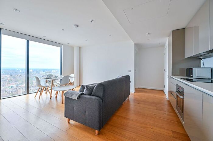 2 Bedroom Flat To Rent In Walworth Road, Elephant And Castle, London, SE1