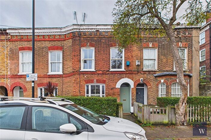 3 Bedroom Terraced House For Sale In Nursery Road, London, SW9