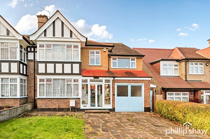 5 Bedroom Semi Detached House For Sale In Lapstone Gardens, Harrow, HA3