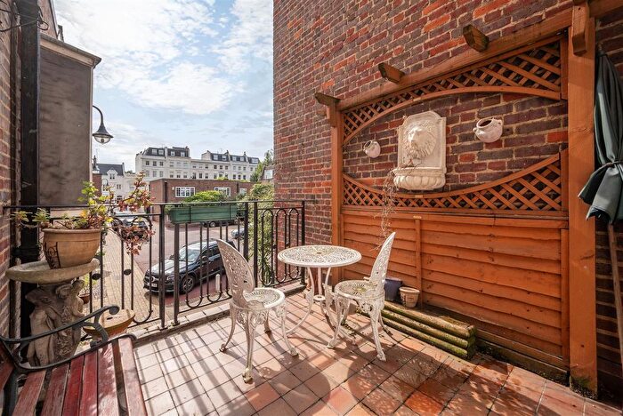 3 Bedroom Property To Rent In Robert Close, Little Venice, W9